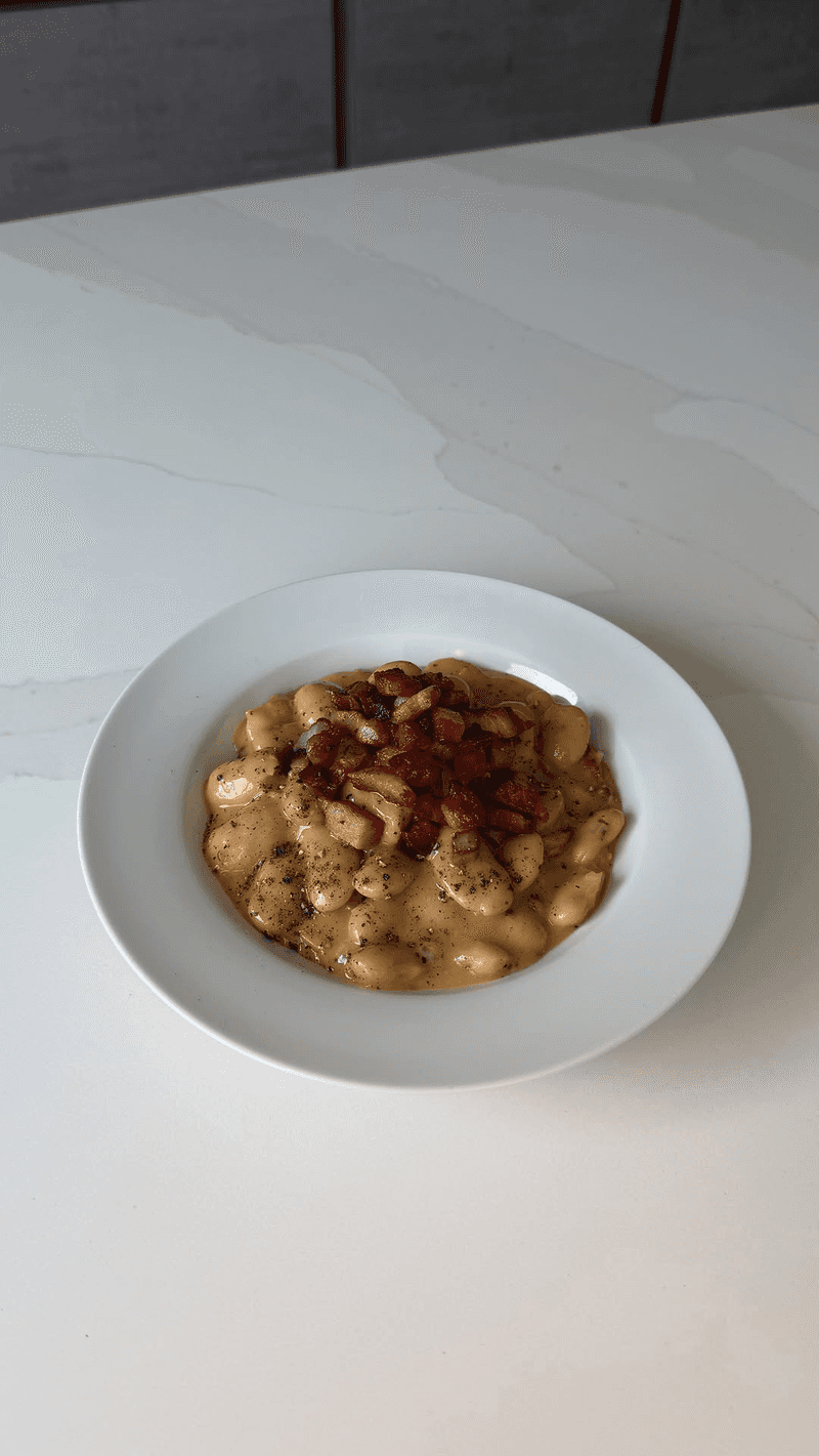 CAR-BEAN-ARA 🍳🫘

Hope I didn’t offend you @massimobottura mio amico! 

Grazie Mille. Enjoy :)

#carbonara #butterbeans #carbonarapasta #pecorino #guanciale