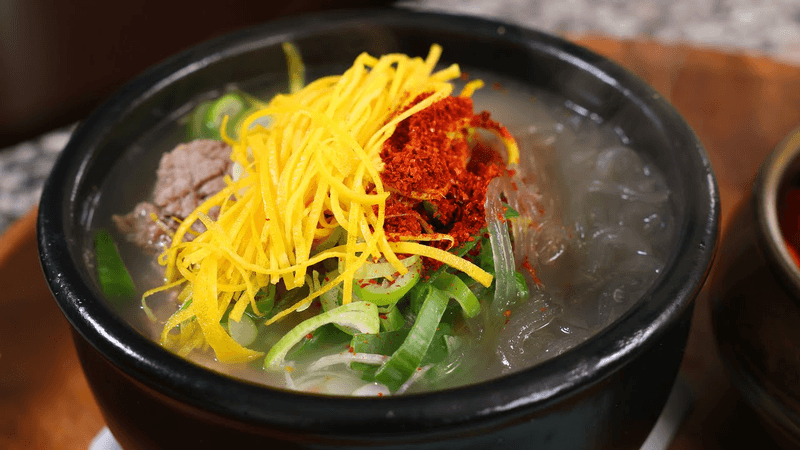 Gomtang (Korean Beef Soup)
