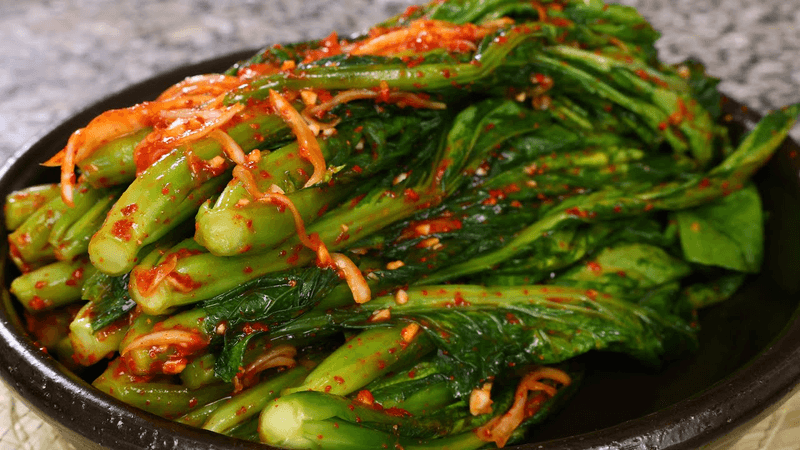 Kimchi made with mustard greens (gat-kimchi)