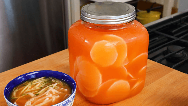 Quick-fermenting radish water kimchi with apple broth (Dongchimi)