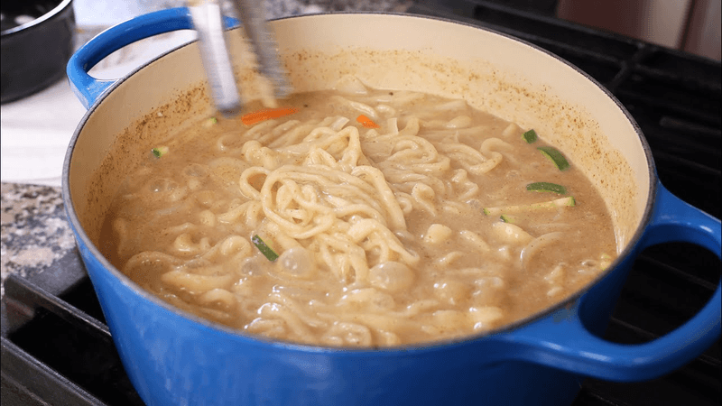 Noodle soup with perilla seeds (Deulkkae-kalguksu) Thumbnail