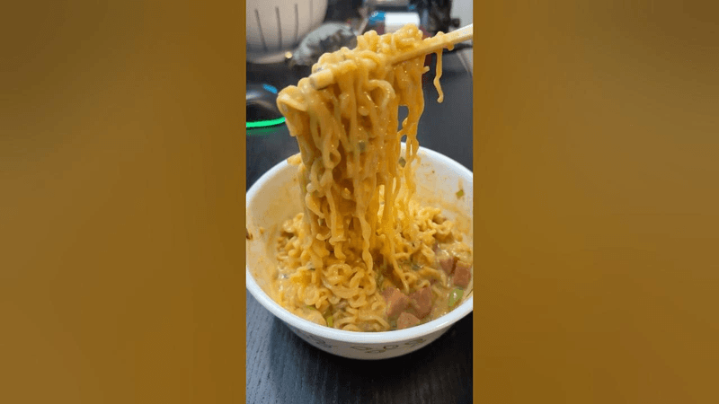 I had to try the SHIN RAMYUN Mayo Hack Thumbnail